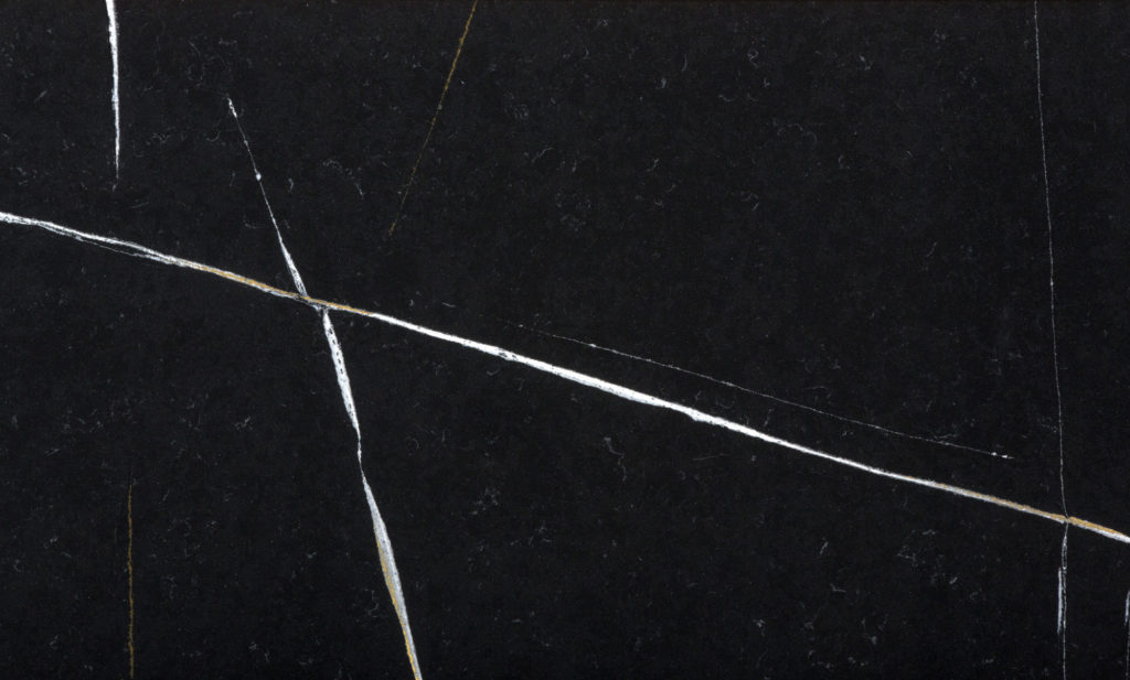 Et Noir quartz countertop close up